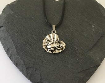 Frog necklace / Frog jewellery / animal necklace / animal jewellery / animal lover gift