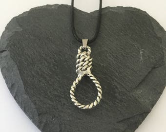 Hangmans noose necklace / hangmans noose jewellery / Halloween necklace / Halloween jewellery / Halloween gift / quirky jewellery