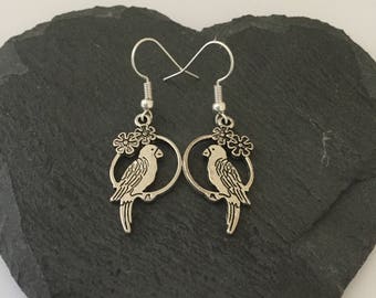 Parrot earrings/ parrot jewellery/ bird earrings/ bird jewellery/ animal earrings/ animal jewellery / parrot lover gift/ bird lover gift/