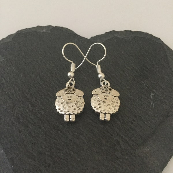 Boucles d’oreilles de mouton / bijoux de mouton / cadeau de mouton / bijoux d’animaux de compagnie / bijoux d’agriculteurs / boucles d’oreilles d’animaux / bijoux d’animaux / cadeau d’amoureux des animaux