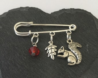 Squirrel kilt pin brooch / squirrel jewellery / squirrel gift / wildlife jewellery / animal jewellery / animal lover gift