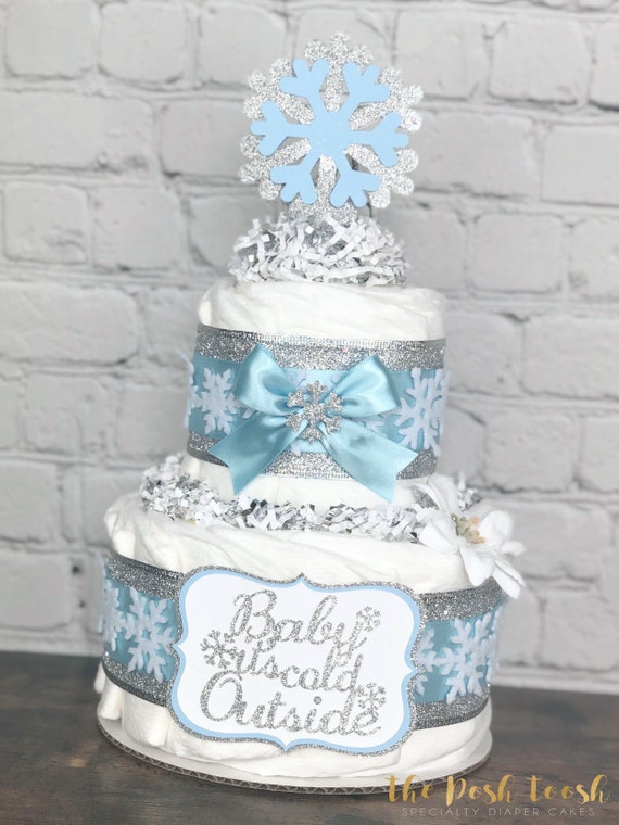 Elegant Winter Wonderland Snowflake Cake