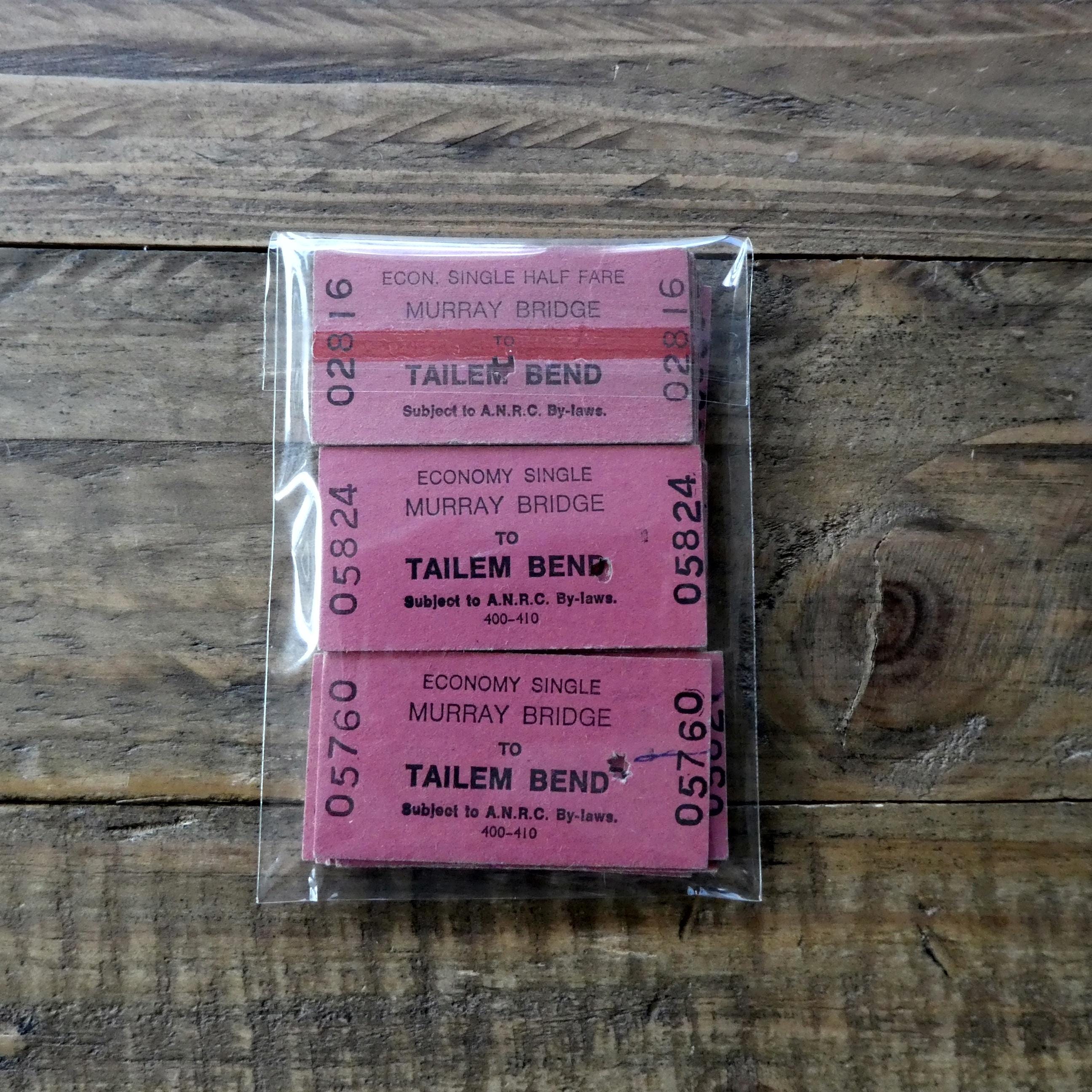 ヴィンテージのピンクの鉄道チケット20枚、1980年代のオーストラリアの