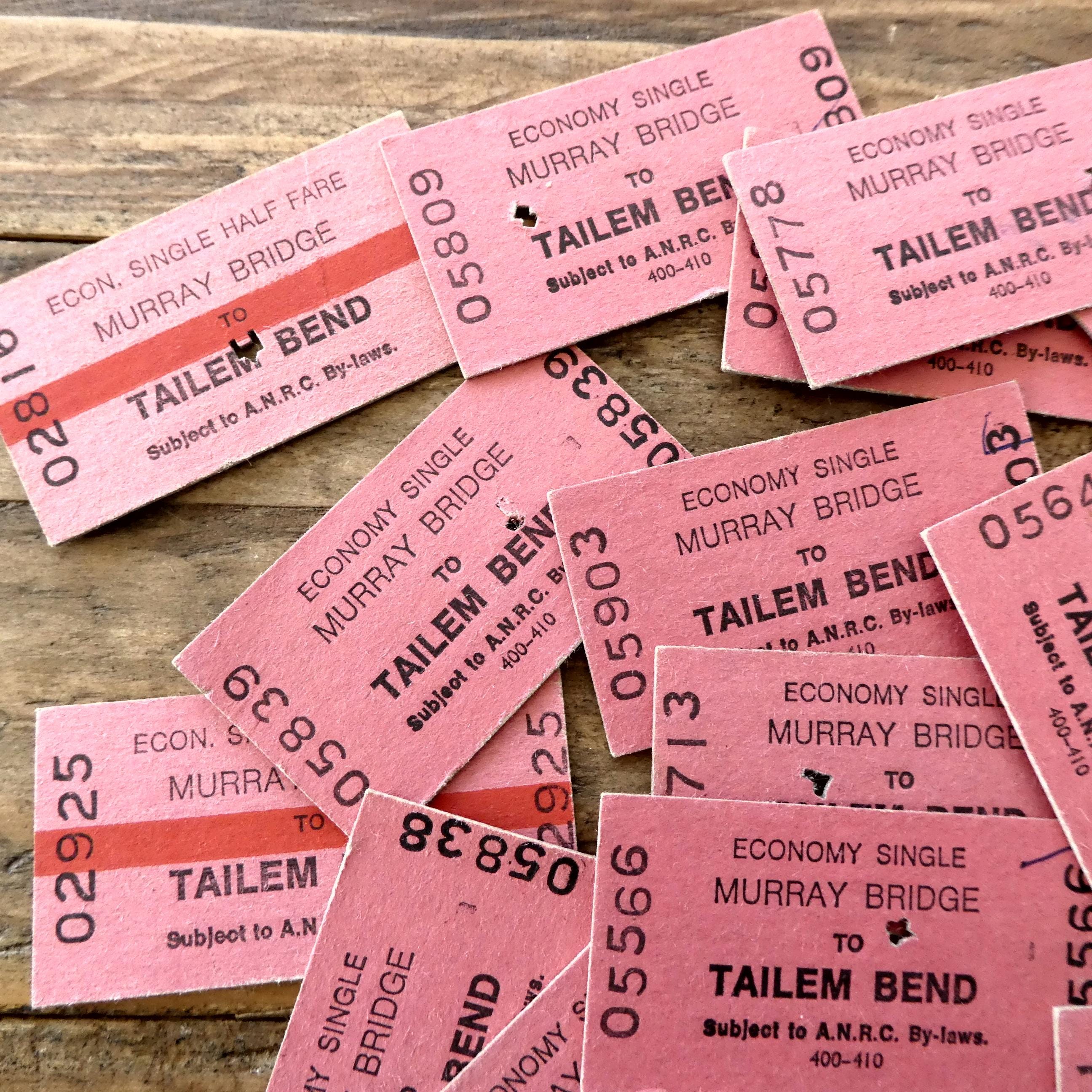 ヴィンテージのピンクの鉄道チケット20枚、1980年代のオーストラリアの