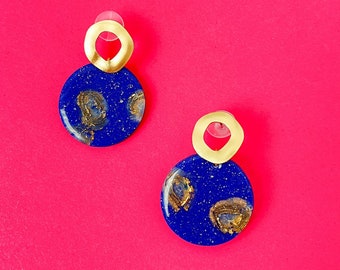 Blue round pendant earrings, blue and gold earrings, golden earrings, nickel-free earrings, light earrings, galaxy earrings