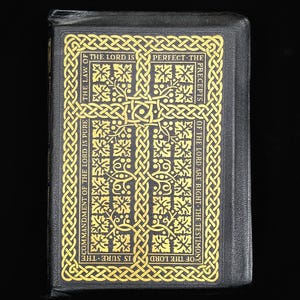 Verlichte Heilige Bijbel Keltisch ontwerp Oude Nieuwe Testament King James Metafysisch boek van Mozes Spiritueel boek christelijk katholiek