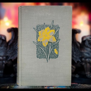 1949 BOOK OF FLOWERS Botany Flower Apothecary Book &quot;Stunning Condition&quot; 300 Photos Botanical Gift Antique Vintage Plant Horticulture Book