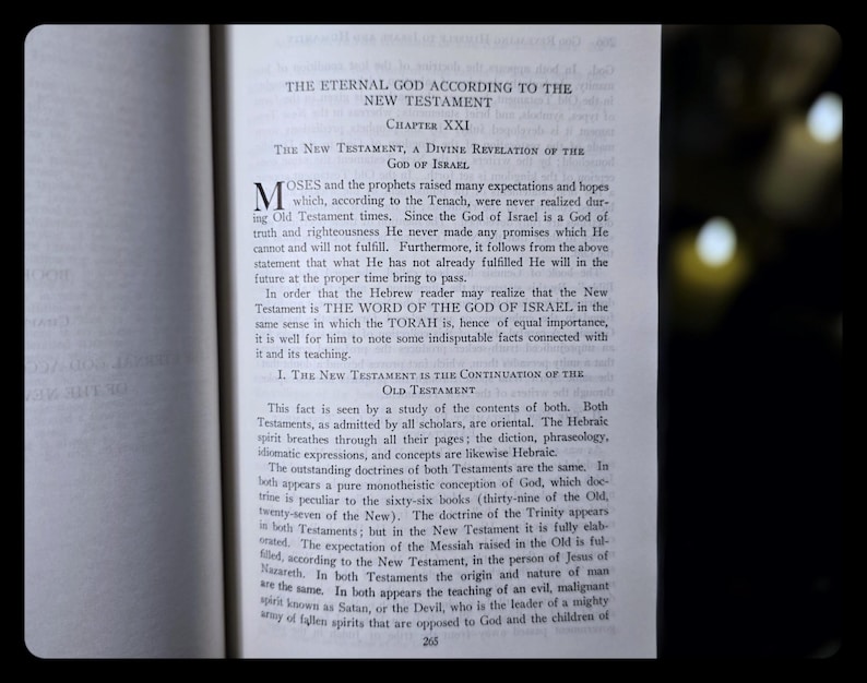 The Eternal God: Spiritual Book Antique Bible genre Christian Catholic Torah