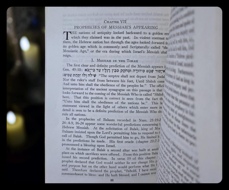 The Eternal God: Spiritual Book Antique Bible genre Christian Catholic Torah