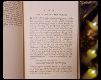 Libro de 1958 sobre brujería en Inglaterra: hechizos, magia y alquimia.