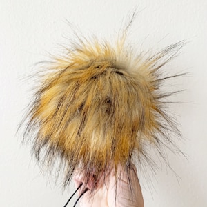 FAUX FUR POM - Tiger Cub Luxus Faux Pelz Pompom - gefälschte Pelz Pom für Hüte - übergroße Luxus Pom - Vegan Pelz Pom Pom - handgemachte xl Luxus Pom