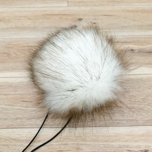 Kunstfell Pom - Malamute Luxus Kunstfell Pom Pom - Kunstfell Pom für Mützen - Großer Luxus Pom - Vegan Fur Pompom - Handmade Luxury Pom