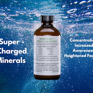 Puede incluir: Una botella de vidrio marr&oacute;n con tapa negra, etiquetada como "MANNA TONIC ORMUS CONCENTRATE", sobre un fondo azul con texto blanco. La etiqueta enumera el contenido mineral y las palabras "Super-Charged Minerals."