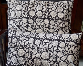 Indian cotton cushion cover, block-printed, available in several colors such as black, ocher, brown and red, Rajasthan