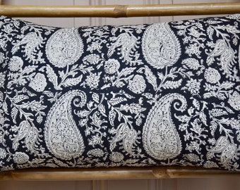 Indian cotton cushion cover, block-printed, available in several colors such as black, ochre, brown and red, Rajasthan