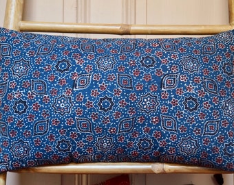 Ajrak cushion cover in Indian cotton, block print, matching pompoms, available in several models, Panjab series