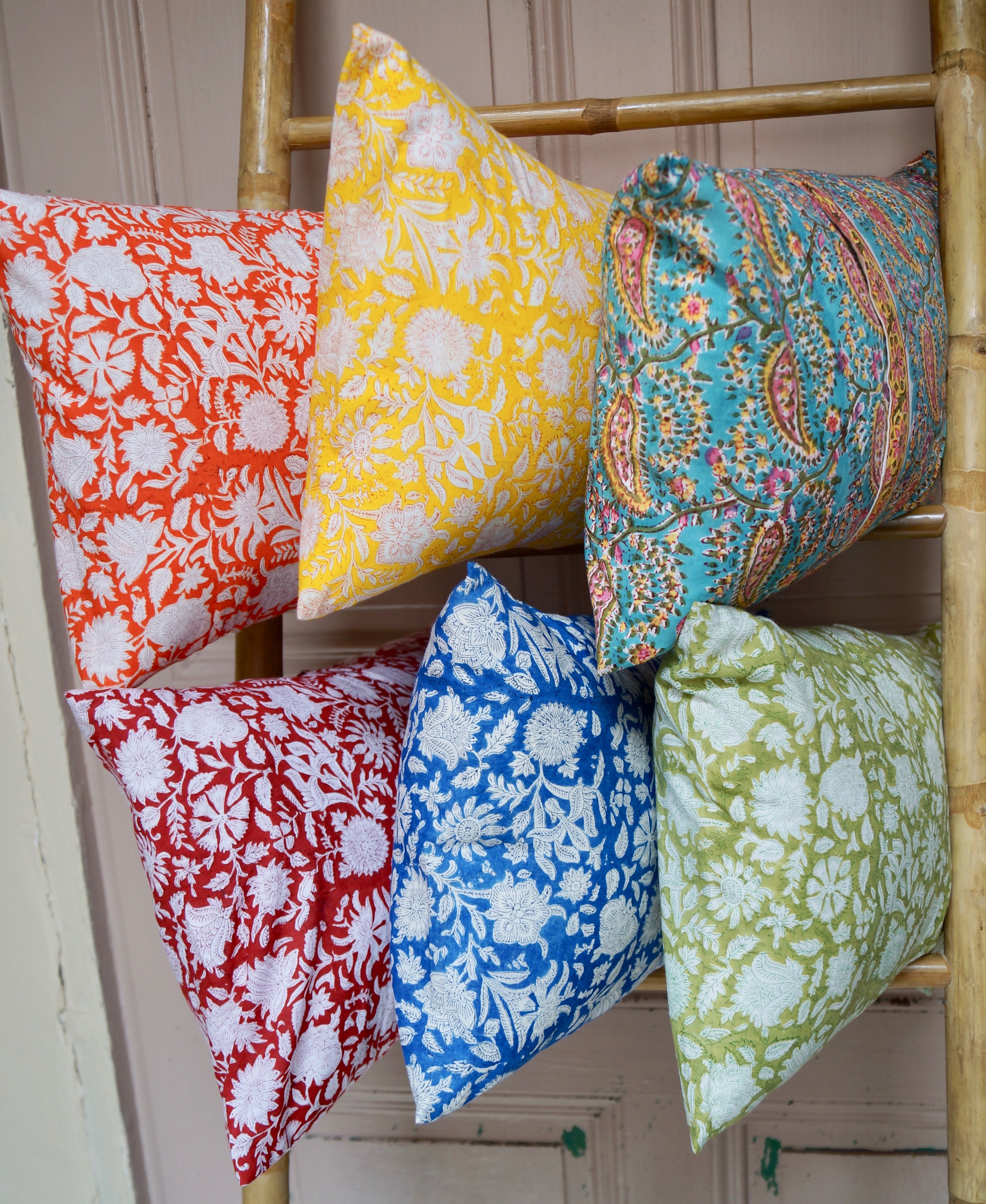 Housse de Coussin en Coton Indien Imprimé Aux Block-Prints Plusieurs Coloris Disponibles Motifs Flor