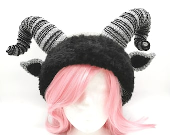 Ram horn hat, Baby krampus Beanie, aries hat, baphomet beanie, gothic beanie, zodiac hat, goth accessoires, capricorn beanie, witchcraft