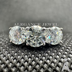 Find Your Dream Ring 3-Stone White Round Cut Moissanite-Expert Craftsmanship-Timeless Look That Will Make Your Proposal Unforgettable