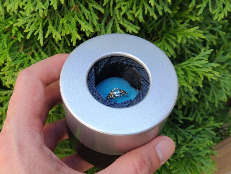 Engagement Ring Box With a Mechanical Iris Etsy Canada