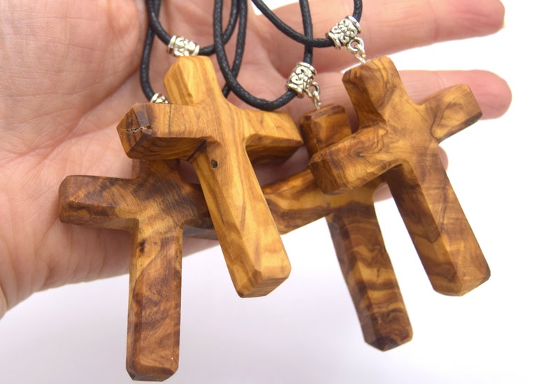 Collier Unisexe Avec Pendentif Croix En Grains D'olive 7mm - Fait Main (France)