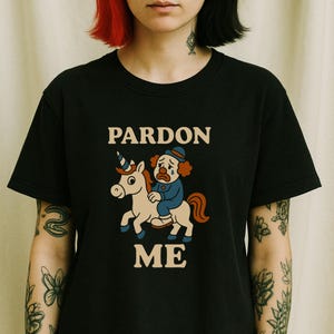 Perdón - Camiseta de payaso triste montando unicornio - Camiseta gráfica extravagante y extraña - Spooky Saints