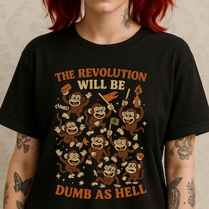 Camiseta "La revolución será una tontería infernal" - Camiseta de protesta de mono caótico - Gráfico de sátira política - Camiseta de activista - Camiseta de caricatura de meme