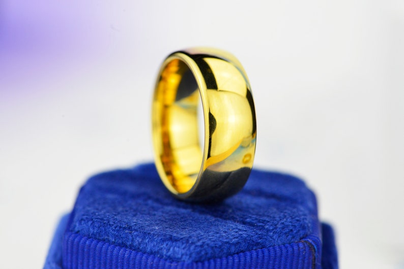 Yellow Gold Tungsten Men /& Women Tungsten Ring Yellow Gold Tungsten Wedding Band Tungsten Carbide 8mm Wide Free Engravings