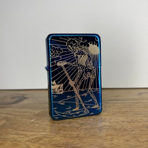 Carte de tarot de la mort - gravée - finition miroir bleu - cadeau de Style occulte tatouage - briquet en métal rechargeable - Illustration de faux crâne squelette