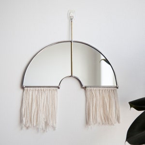 The Luk - regenboogspiegel met franje en messing detail - wanddecoratie met minimaal glas-in-lood