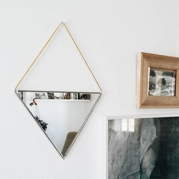 Dreieckiger Spiegel mit Messingbehang - Buntglas-Spiegel-Wand-Dekor
