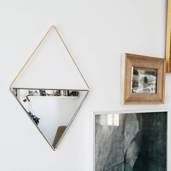 Espejo triangular con colgante de latón - Espejo de vidrio de colores para decoración de pared