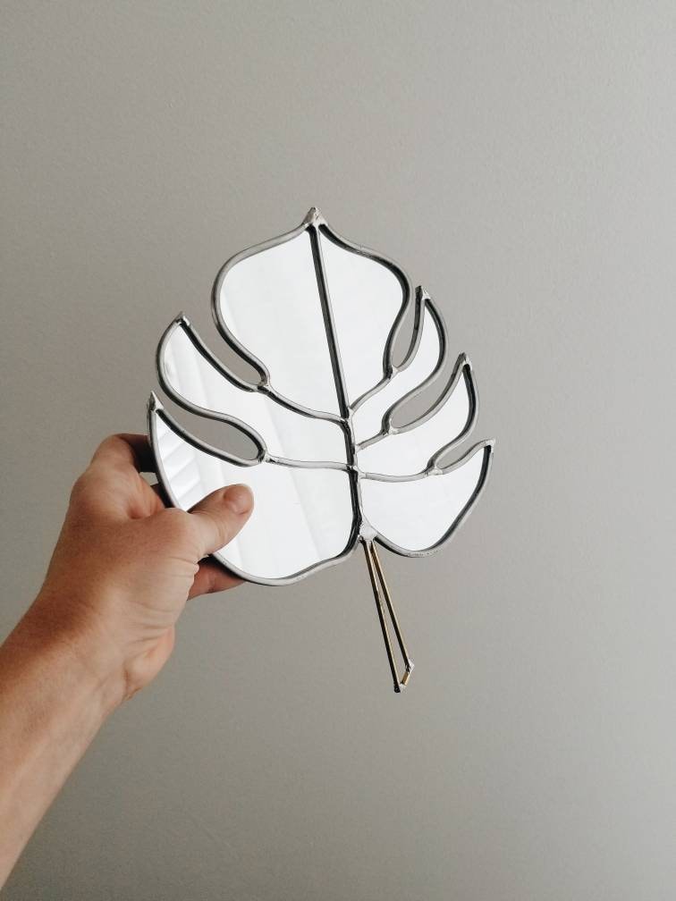 Miroir Monstera Tropical Leaf avec Détail en Laiton - Vitrail Wall Hanging