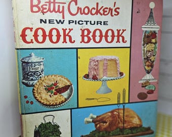 Betty Crocker Hardcover recipe binder -missing a few pages, see photos and description for complete info