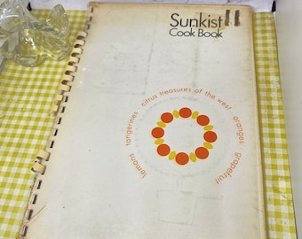 Sunkist Cookbook 1968 Citrus cookbook - softcover spiral minor age wear/damage inside like new- see photos and description