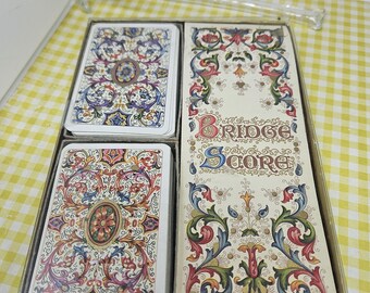 Jeu de bridge : 2 jeux de cartes à jouer en plastique standard, 52 cartes chacune et plus de 2 blocs de score - voir photos et description