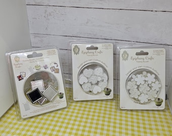 Elija el engaste para dijes cuadrados de Epiphany Crafts o los botones adhesivos transparentes en forma de corazón o flor; consulte la descripción y las fotos para obtener más detalles.