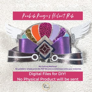 Può includere: File digitale per la creazione di un fiocco per casco Rainbow Rangers. Questo download digitale include un file PDF stampabile per un fiocco per casco con un design arcobaleno, ali e un gioiello. Non verrà inviato alcun prodotto fisico.