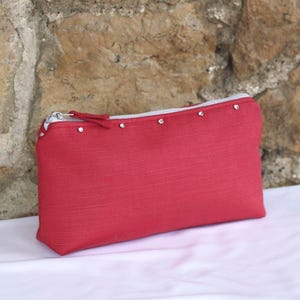 絶妙なクリスタルがあしらわれた手作りの高級レッドクラッチ、デザイナーの小さなチェリーレッドのイブニングバッグクチュール生地