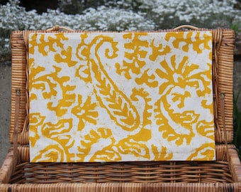 3 Placemats + 1 Placemat Present available, Yellow Linen Placemats, Fabric Placemats, Placemats Linen, Yellow Placemats, Farmhouse Placemat