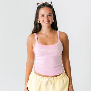 Rosa und gelbes Tank Top / Rosa Sorority Tank Top / Rosa Sorority Top / Rosa Sorority Shirt / Sorority Bekleidung / Griechisches Kleid