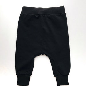 黒のレギンス - ベビーハーレムパンツ - ベビージョガー - 厚手コットン - ベーシックなズボン