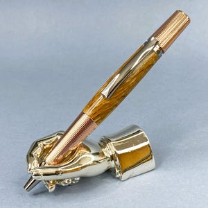 Stylo à bille fait main de style Parker tourné à la main en chêne d'église du 17ème siècle