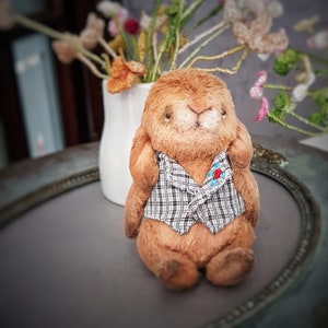 Lapin en peluche miniature : Lapin d&#39;artiste en viscose de 3,5 pouces, jouet de style vintage