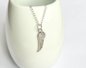 Collar de alas de ángel en plata de ley: una joya de recuerdo delicada