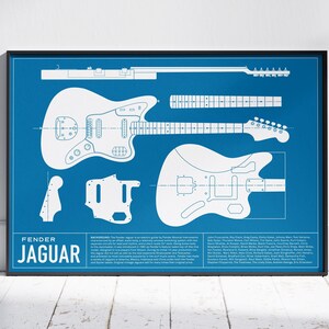K&ouml;nnte beinhalten: Eine Illustration im Blaupausen-Stil einer Fender Jaguar E-Gitarre. Das Bild zeigt die Gitarre in zerlegten Teilen, einschlie&szlig;lich Korpus, Hals und Kopfplatte. Der Text "Fender Jaguar" befindet sich am unteren Rand des Bildes.
