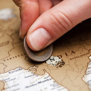 Cadeau de fiançailles unique pour couple - Carte de voyage à gratter