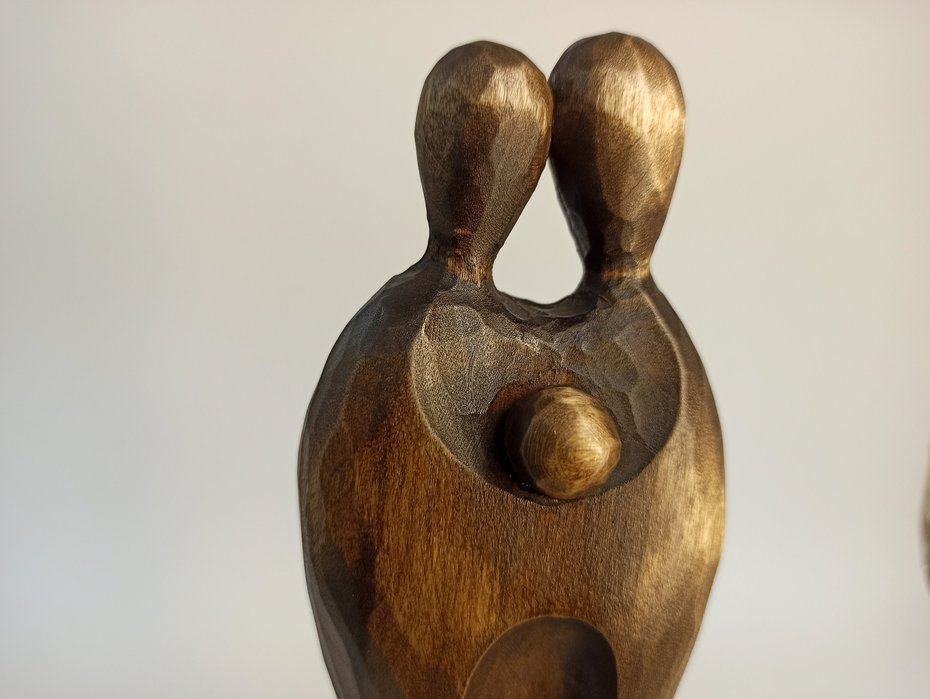 手彫りの木製家族彫刻、愛の置物（8.7インチ） - Etsy 日本