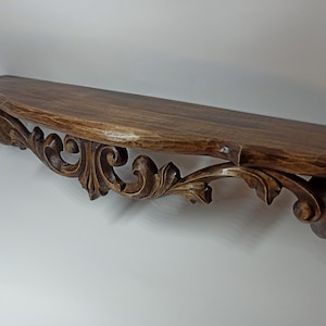Estante de pared con curvas armoniosas, estante de madera hecho a mano, estante rústico hecho a mano, estante de altar, iconostasio del hogar, arte de decoración de pared