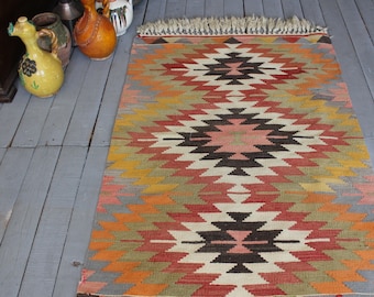2'8"x 4'3 feet Vintage Aztec Design Small Kilim Rug, Ethnic Bohemian Handwoven Wool Kilim